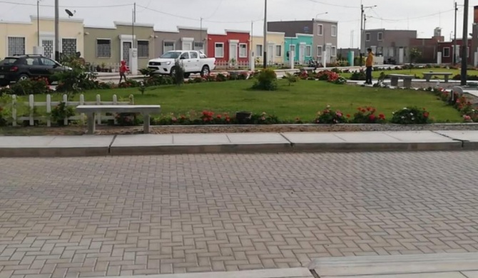 Casa entera con cochera cerca a la playa Pimentel