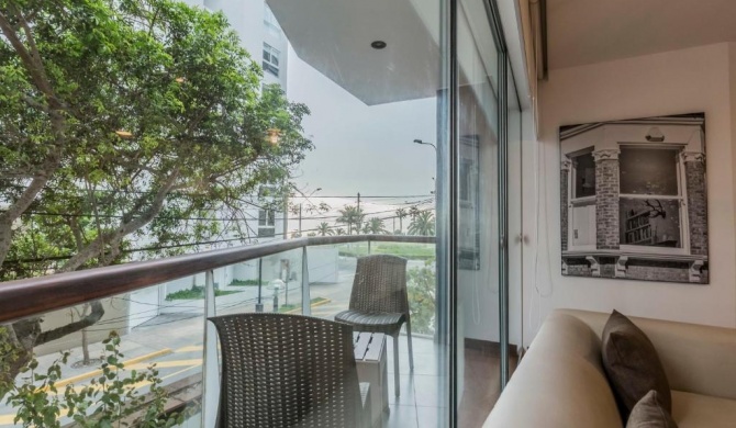 Spacious 1BR with Balcony in Miraflores