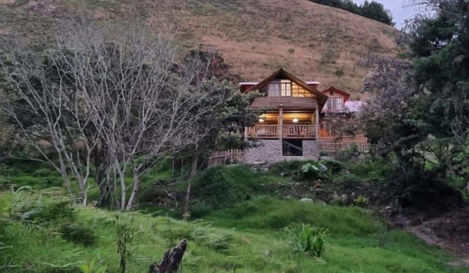 El Refugio de los Monge , Cabaña de Madera