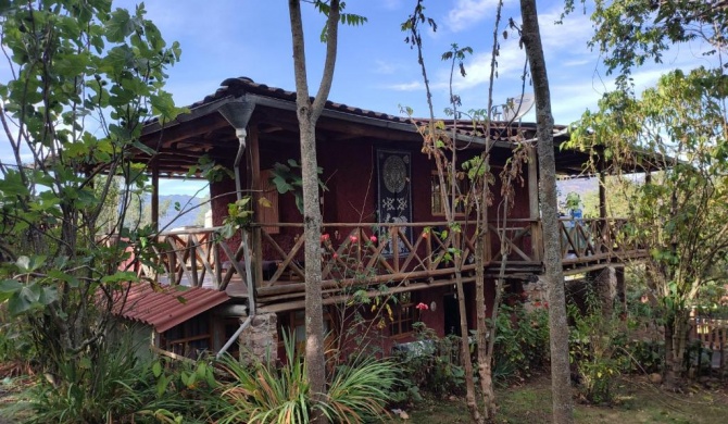 Primer piso en Cabaña de Madera en Kinti Wasi Hospedaje