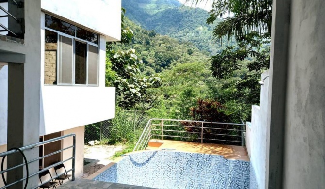 Hermosa casa con piscina en Chanchamayo-San Ramón