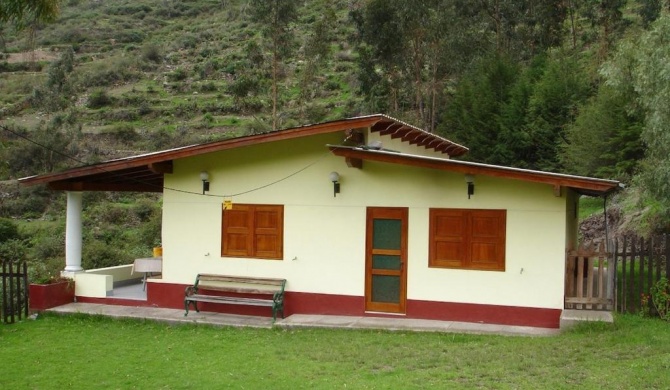 Swiss Chalet with Private Kitchen near Lima